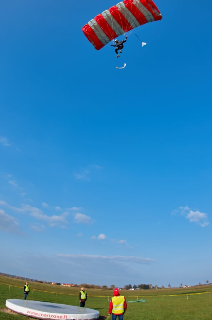 marizone.lt Marijampolės aeroklubas. Skydiving, &scaron;uoliai para&scaron;iutu 2020 metai