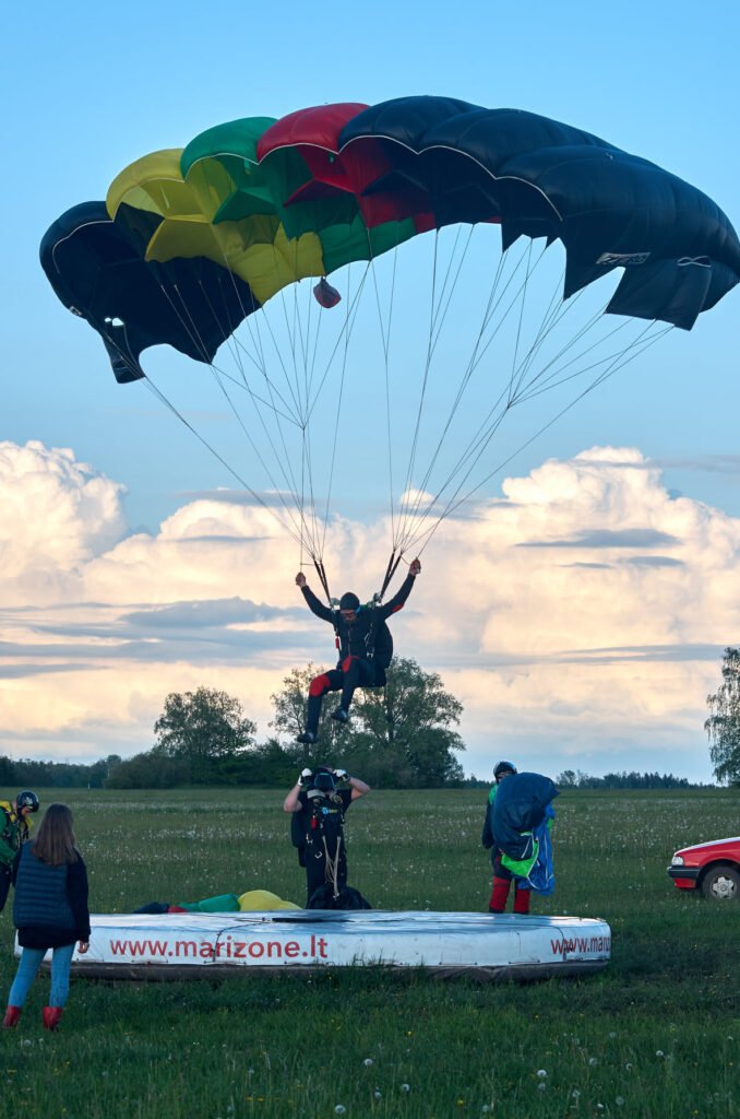 marizone.lt Marijampolės aeroklubas. Skydiving, &scaron;uoliai para&scaron;iutu 2021 metai